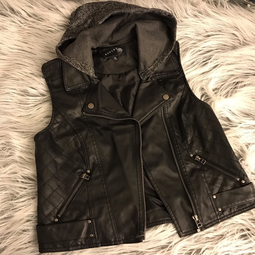 🖤SOLD🖤 Faux Leather Vest w/ Hood
